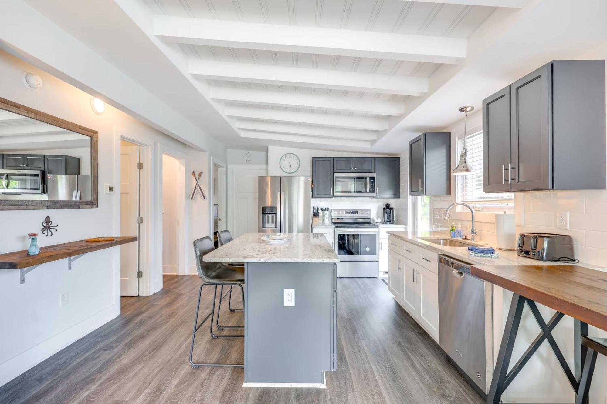 Modern Oak Island Escape 1 Mile To Long Beach! Exteriér fotografie